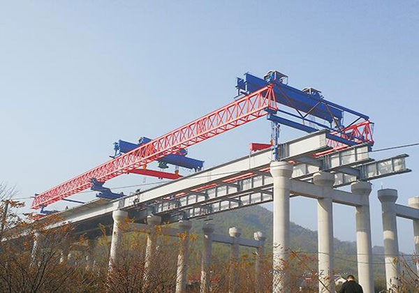 100t架橋機租賃廠家：專業(yè)設備，**服務